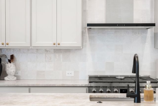 100 Ribera DR, Liberty Hill, TX 78642