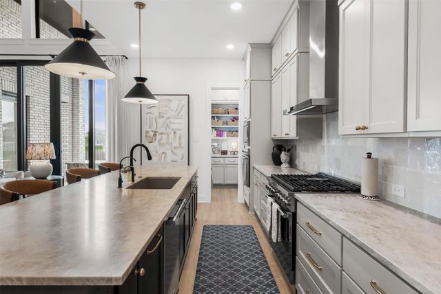 100 Ribera DR, Liberty Hill, TX 78642