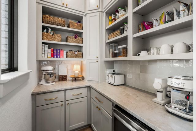 100 Ribera DR, Liberty Hill, TX 78642