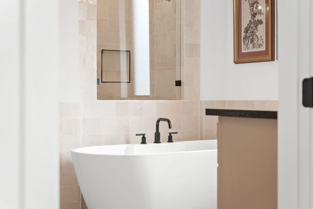 100 Ribera DR, Liberty Hill, TX 78642