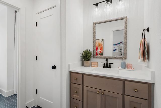 100 Ribera DR, Liberty Hill, TX 78642