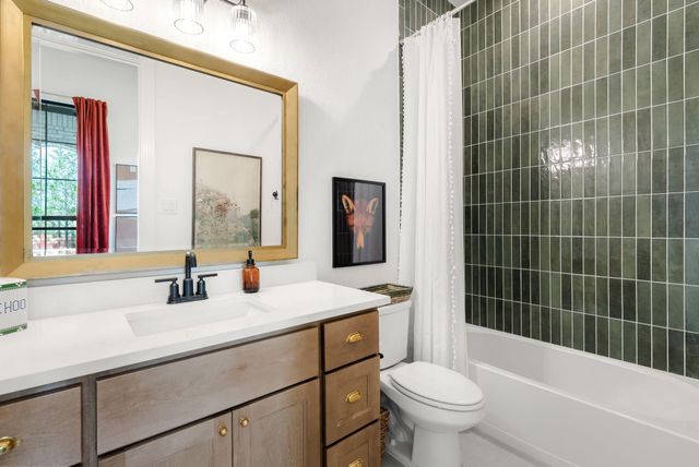 100 Ribera DR, Liberty Hill, TX 78642