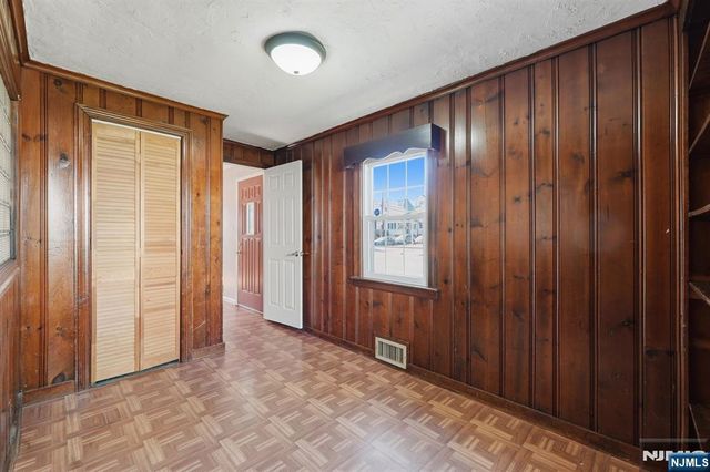 2 Lloyd Place, Belleville, NJ 07109