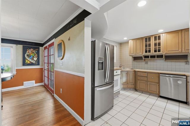 2 Lloyd Place, Belleville, NJ 07109