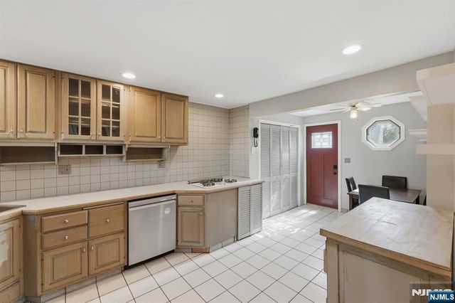 2 Lloyd Place, Belleville, NJ 07109