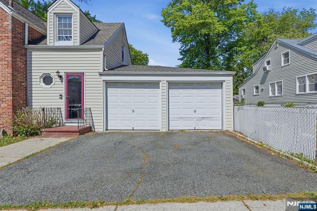 2 Lloyd Place, Belleville, NJ 07109