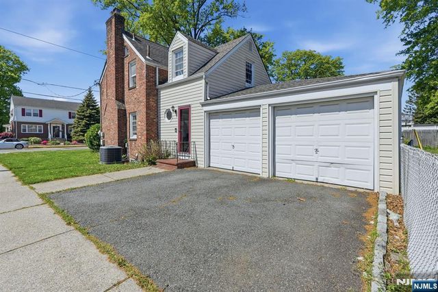 2 Lloyd Place, Belleville, NJ 07109
