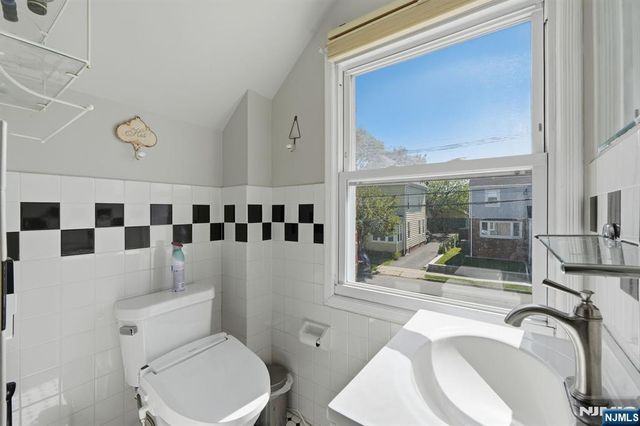 2 Lloyd Place, Belleville, NJ 07109