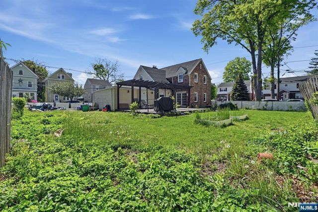 2 Lloyd Place, Belleville, NJ 07109