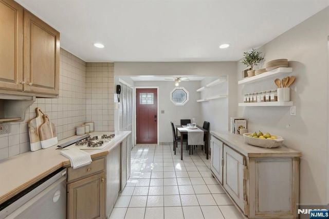 2 Lloyd Place, Belleville, NJ 07109