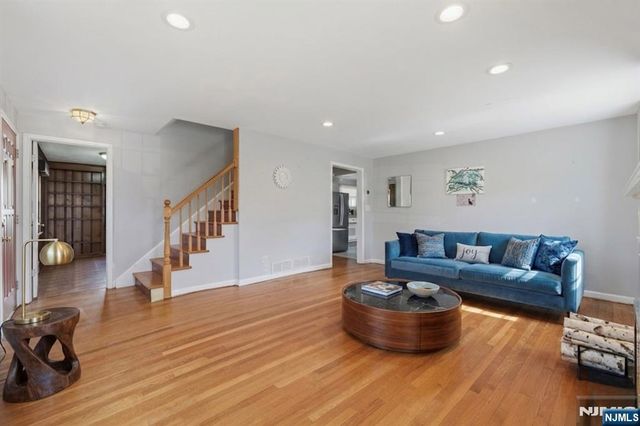 2 Lloyd Place, Belleville, NJ 07109