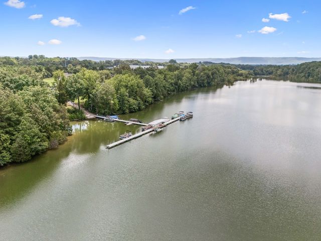 319 Campfire Ct, Winchester, TN 37398