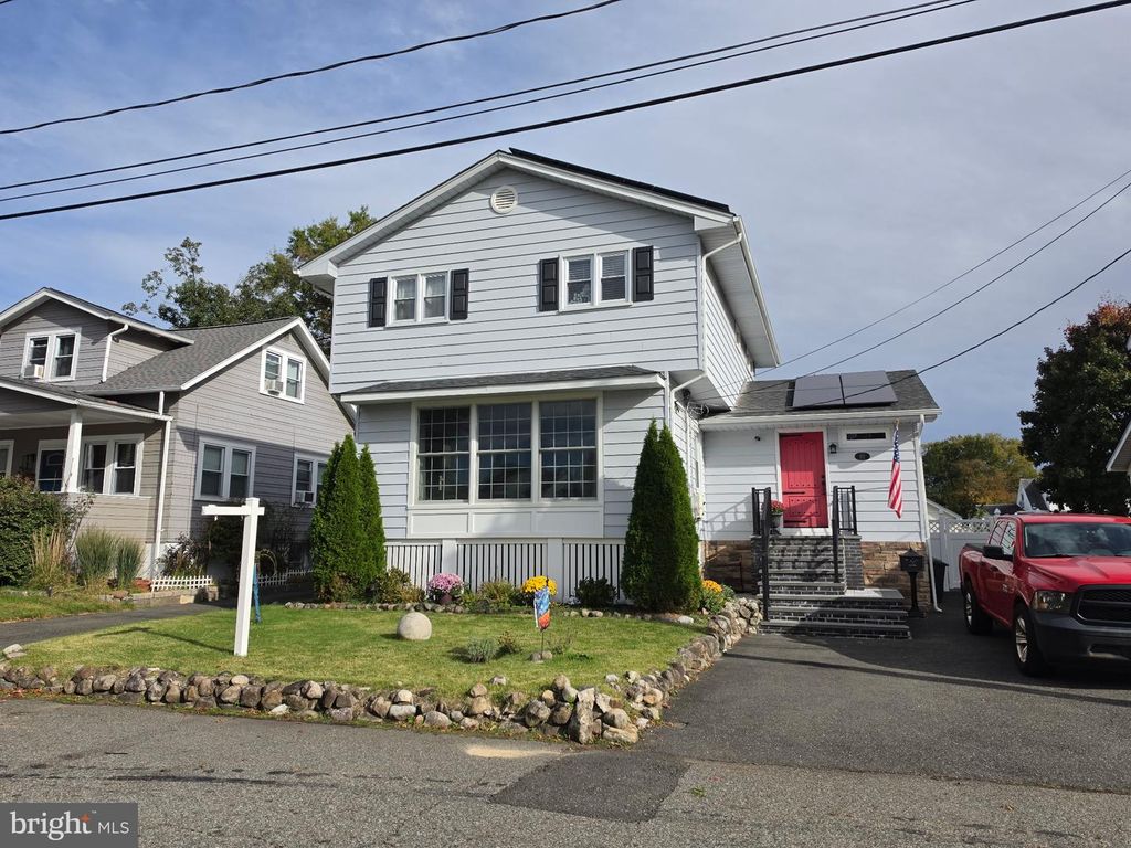 92 BRADFORD AVE, Little Falls, NJ 07424