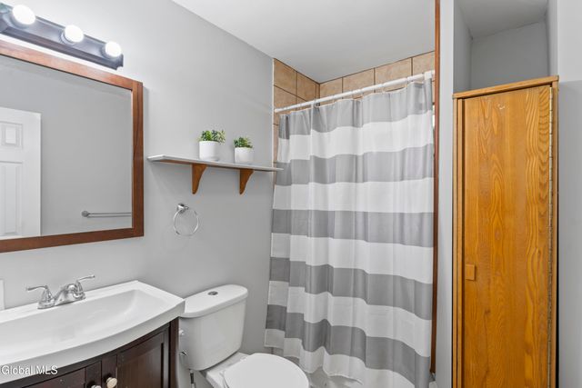 14 Woodside Avenue, Colonie, NY 12205