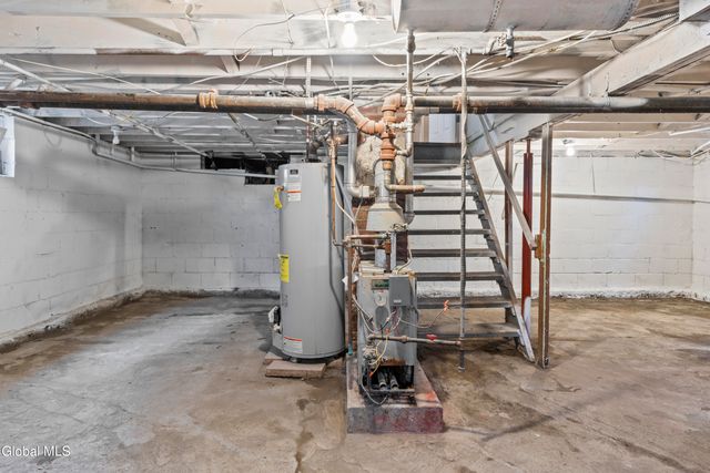 14 Woodside Avenue, Colonie, NY 12205