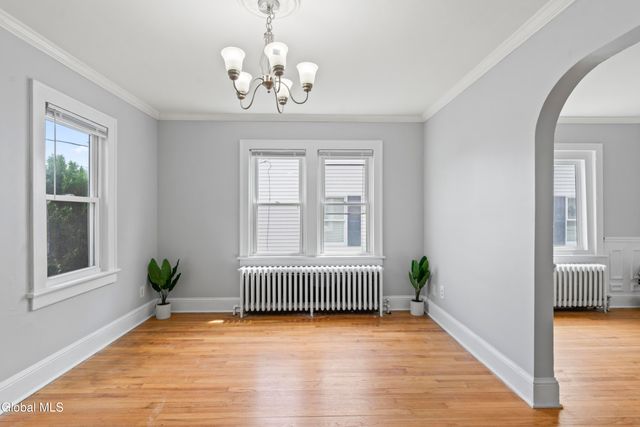 14 Woodside Avenue, Colonie, NY 12205