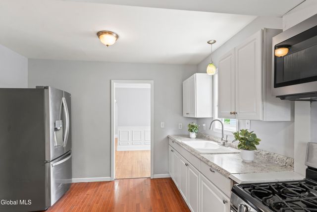 14 Woodside Avenue, Colonie, NY 12205