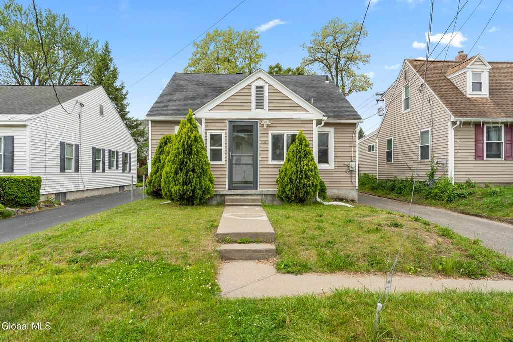 14 Woodside Avenue, Colonie, NY 12205