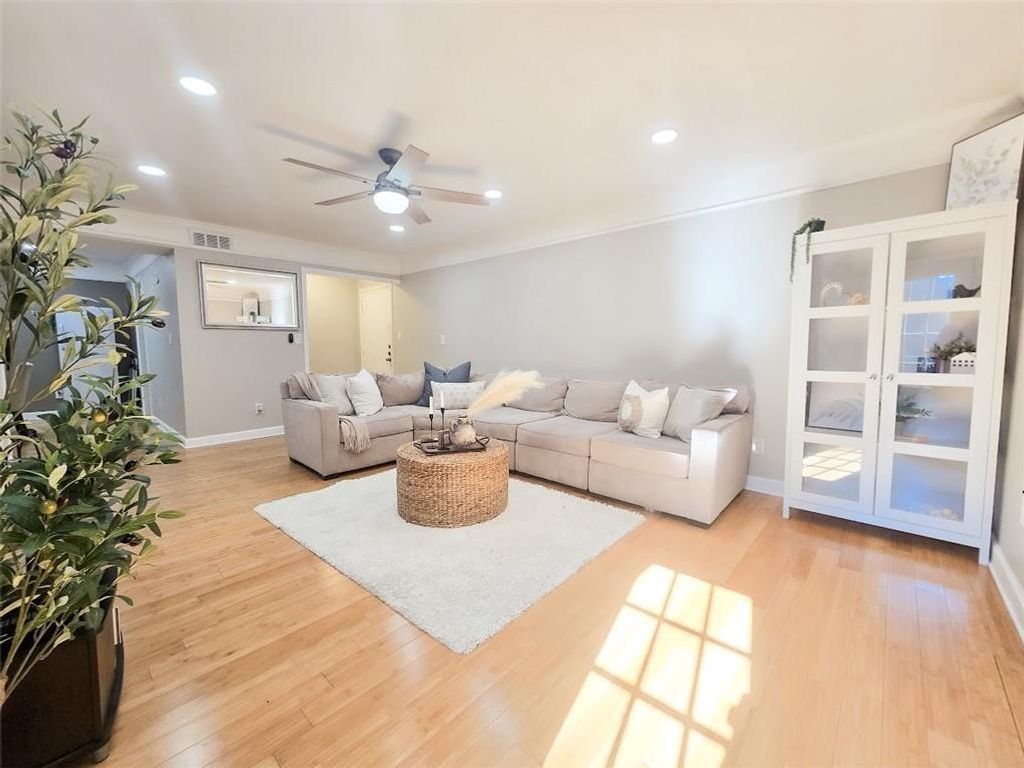 6851 Roswell Road I-18, Atlanta, GA 30328