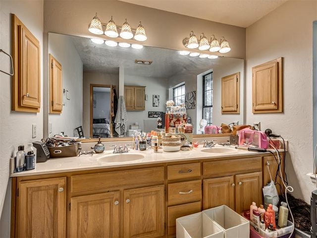 1828 NW 176th Street, Edmond, OK 73012