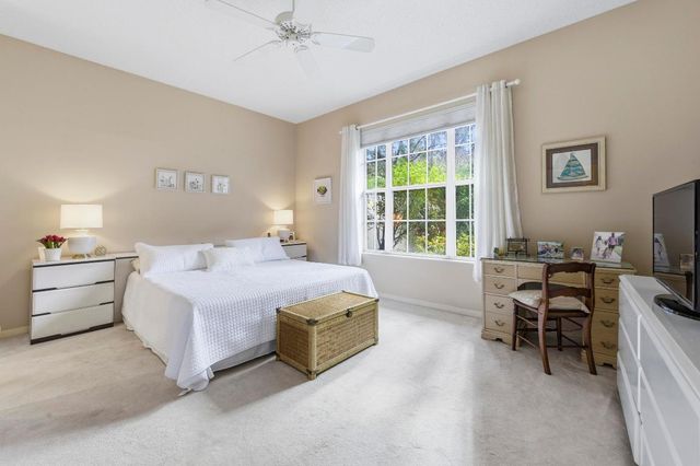 325 Kelsey Park Circle, Palm Beach Gardens, FL 33410