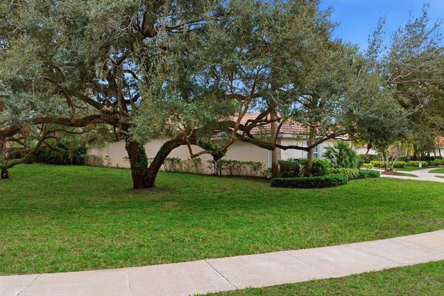 325 Kelsey Park Circle, Palm Beach Gardens, FL 33410