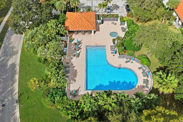 325 Kelsey Park Circle, Palm Beach Gardens, FL 33410