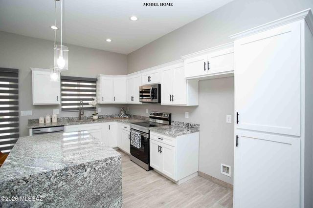 21 Via Inglaterra Court, Rio Rico, AZ 85648