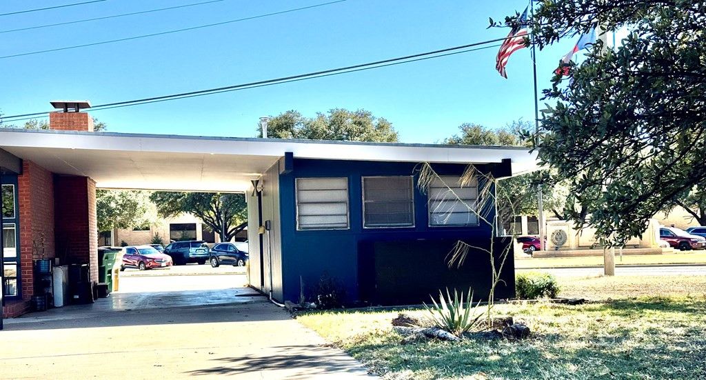 Image 2 of property listing at 2537 W Ave K A, San Angelo, TX 76901