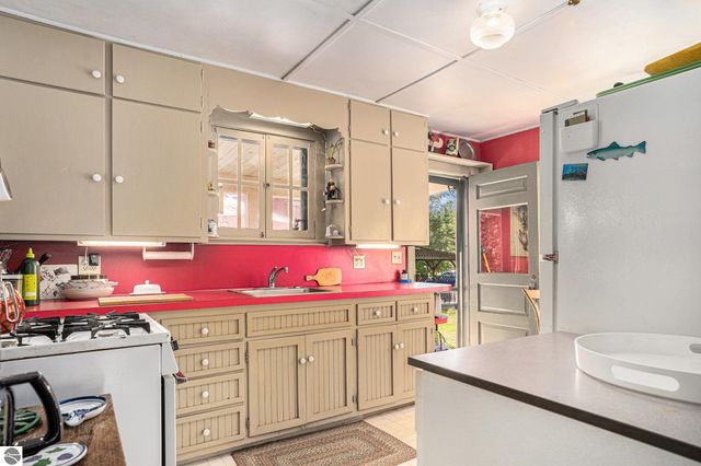 5760 W Crystal View Road, Glen Arbor, MI 49636