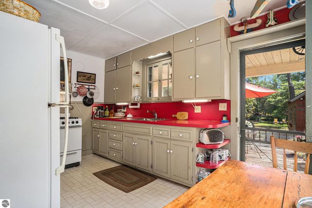 5760 W Crystal View Road, Glen Arbor, MI 49636