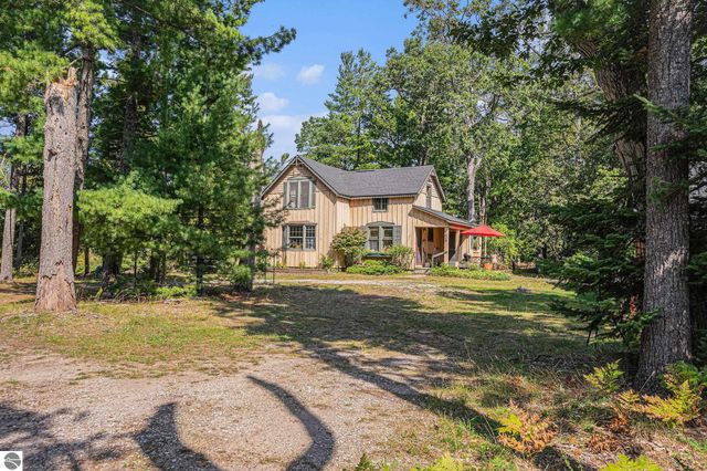 5760 W Crystal View Road, Glen Arbor, MI 49636