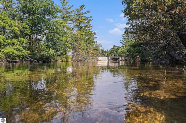 5760 W Crystal View Road, Glen Arbor, MI 49636