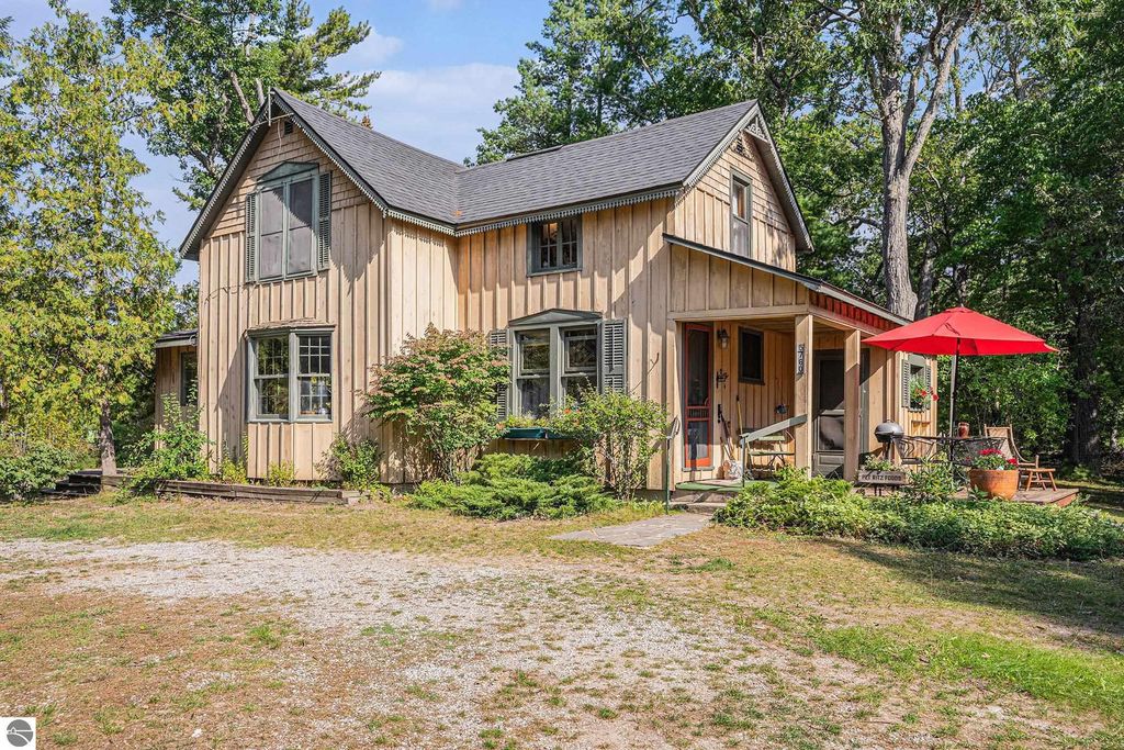 5760 W Crystal View Road, Glen Arbor, MI 49636