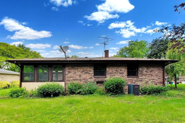 641 Lee Drive, Crystal Lake, IL 60014