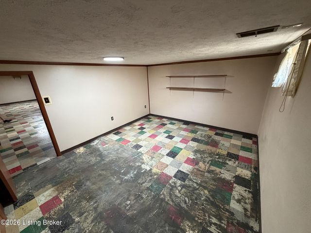 1813 Wesley Ave, Louisville, KY 40220