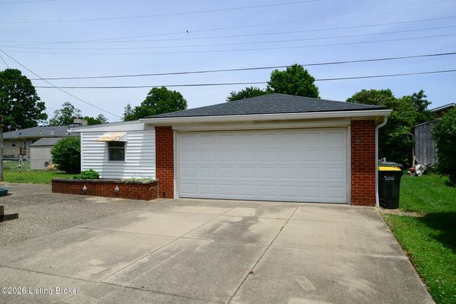 1813 Wesley Ave, Louisville, KY 40220