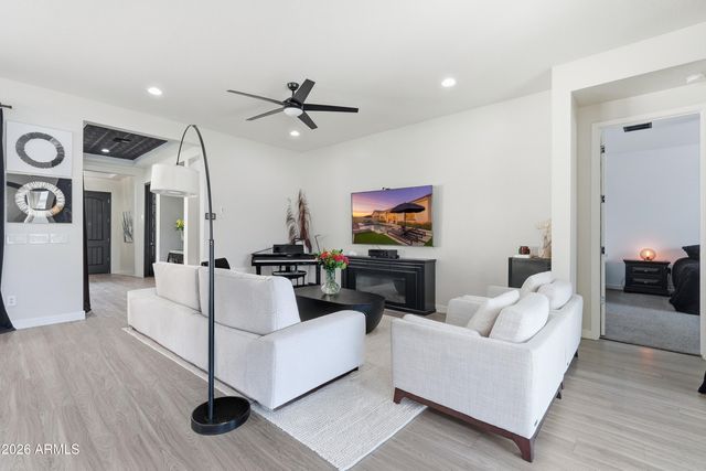 9463 E Theia Drive, Mesa, AZ 85212