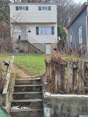 807 Lamont St, Stowe Twp, PA 15136