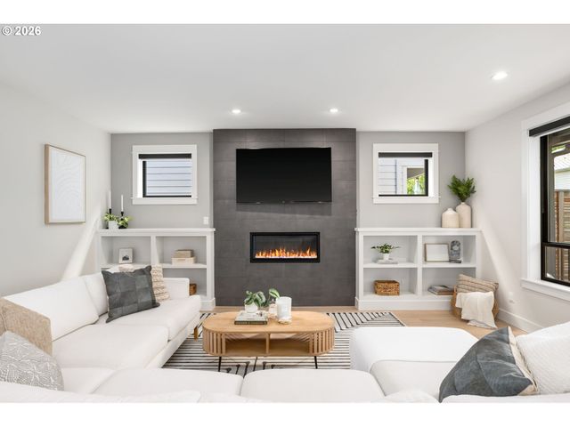 13076 Nw HARVEST St, Portland, OR 97229