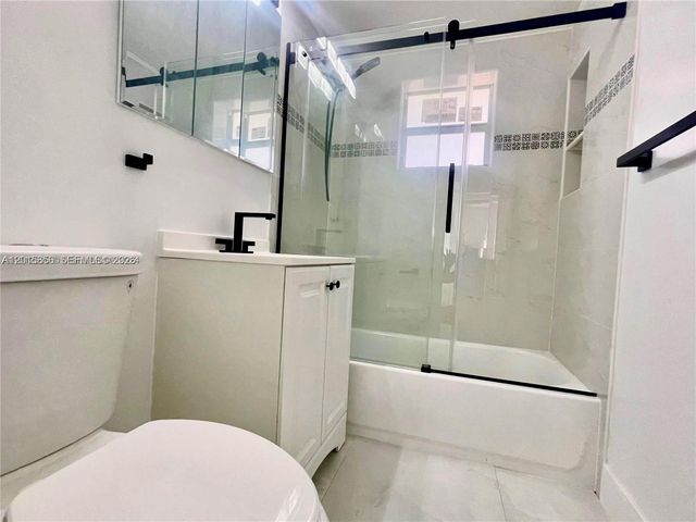 1649 NE 8th Ave, Fort Lauderdale, FL 33305