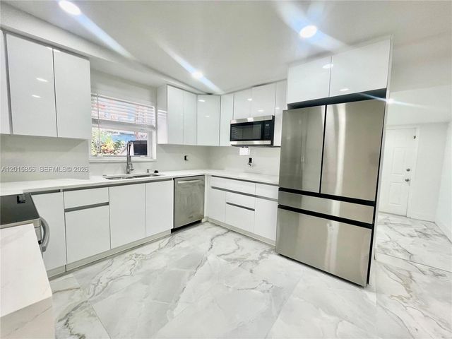 1649 NE 8th Ave, Fort Lauderdale, FL 33305