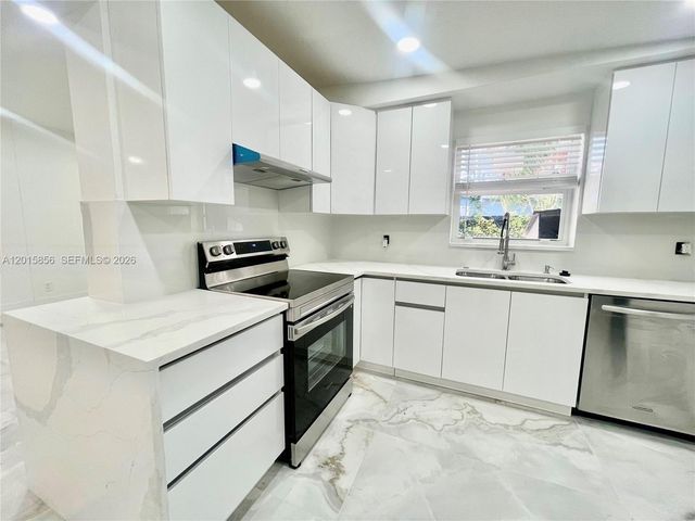 1649 NE 8th Ave, Fort Lauderdale, FL 33305