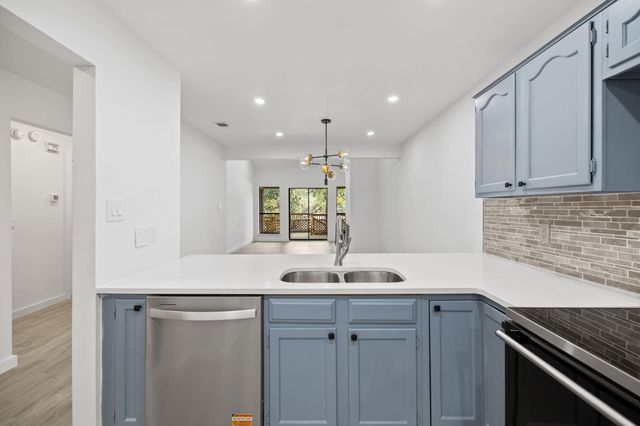 7211 Lakewood DR C111, Austin, TX 78750