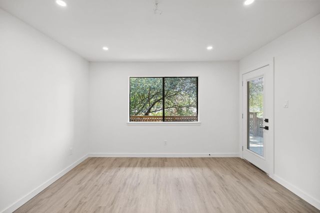 7211 Lakewood DR C111, Austin, TX 78750