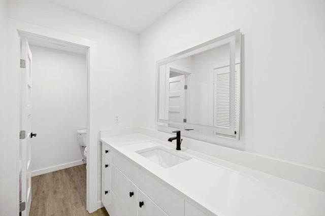 7211 Lakewood DR C111, Austin, TX 78750