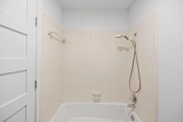 7211 Lakewood DR C111, Austin, TX 78750