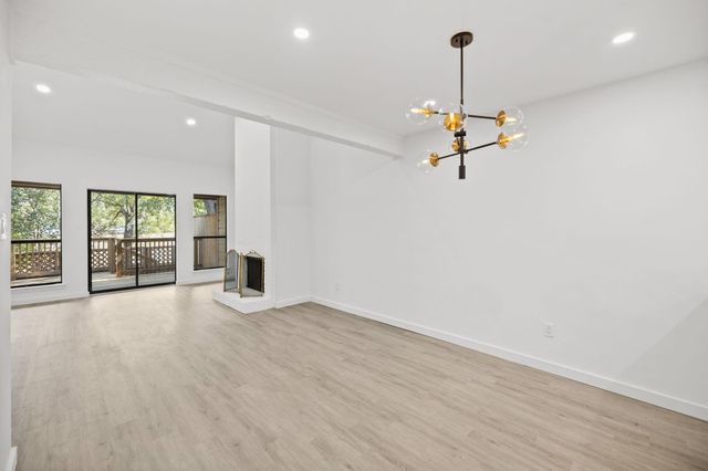 7211 Lakewood DR C111, Austin, TX 78750