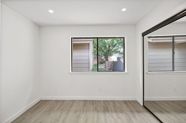 7211 Lakewood DR C111, Austin, TX 78750