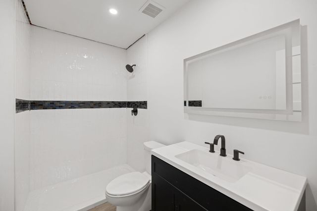 7211 Lakewood DR C111, Austin, TX 78750